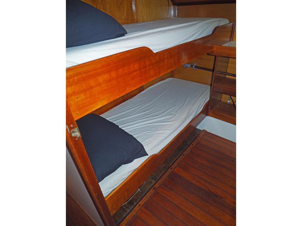 Cabin en avant, H&eacute;bergements